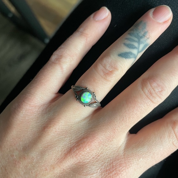 4 Miscellaneous Rings - Picture 5 of 7